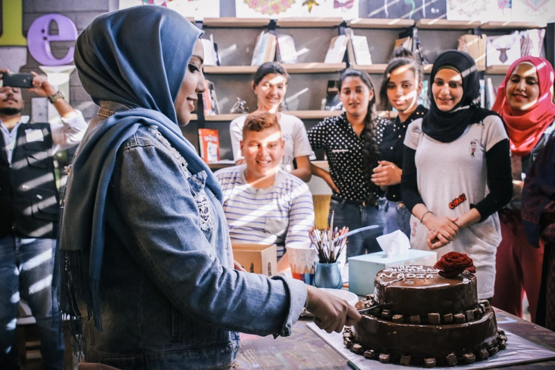 Geburtstagsfeier mit Kuchen in Syrien am Feiertag